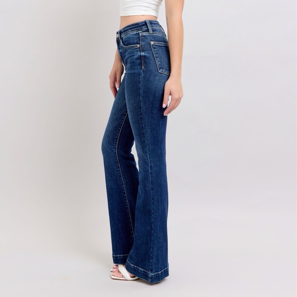 Judy Blue Full Size High Rise Flare Jeans with Pockets Plus Size - Picture 15 of 16